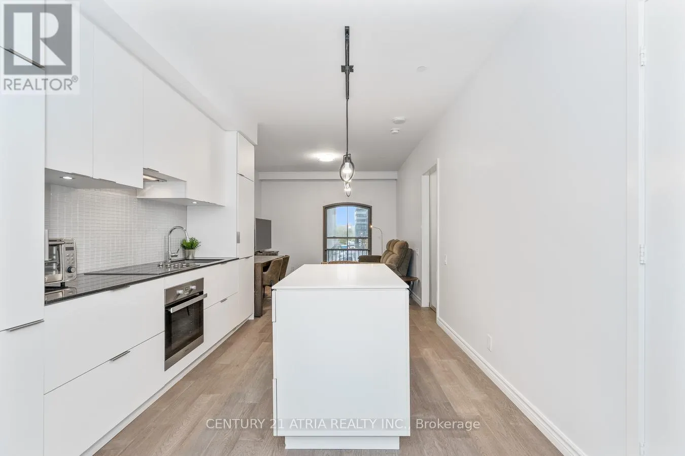 207 - 5 ST JOSEPH STREET