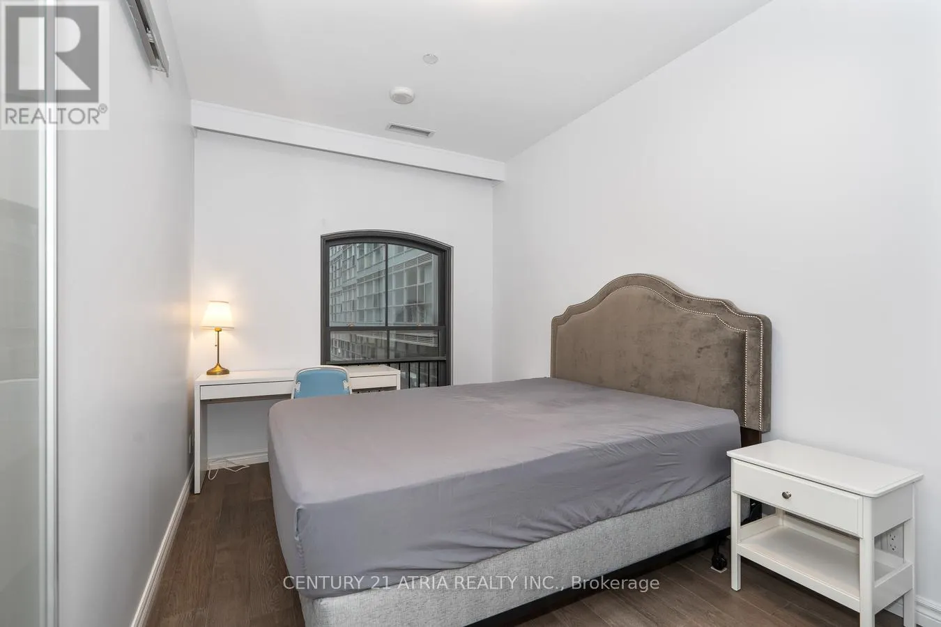 207 - 5 ST JOSEPH STREET
