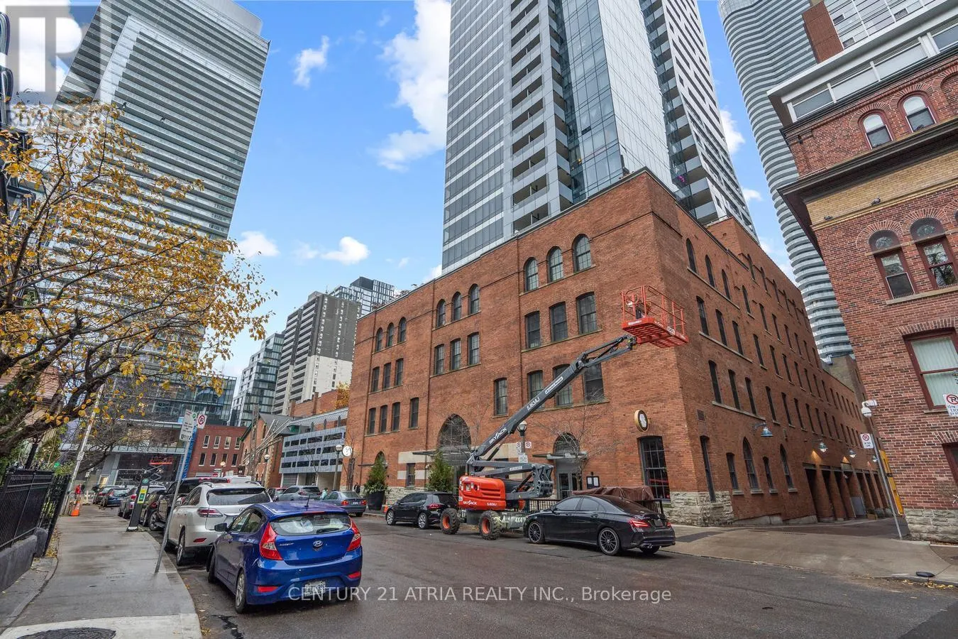 207 - 5 ST JOSEPH STREET
