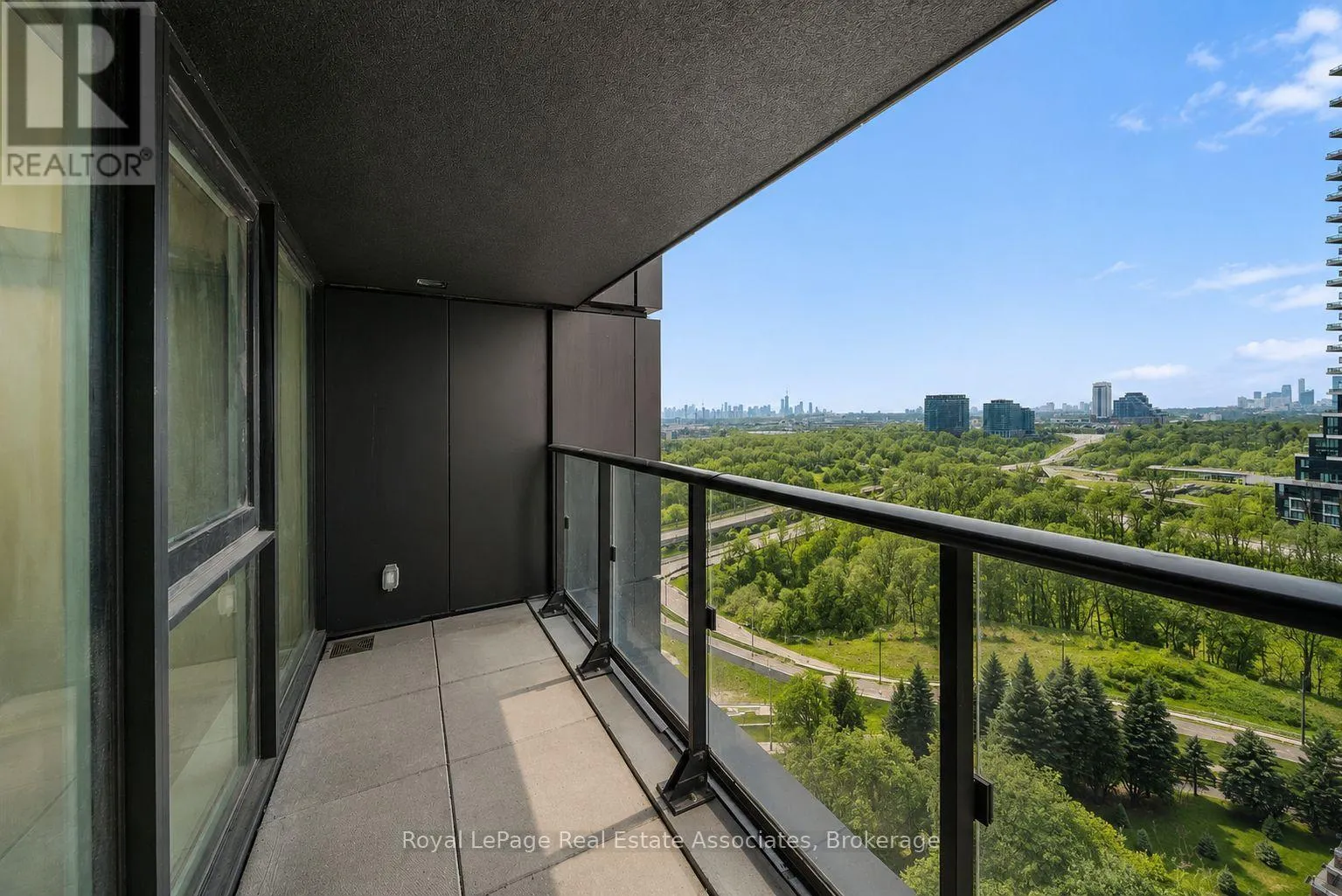 1004 - 1 QUARRINGTON LANE