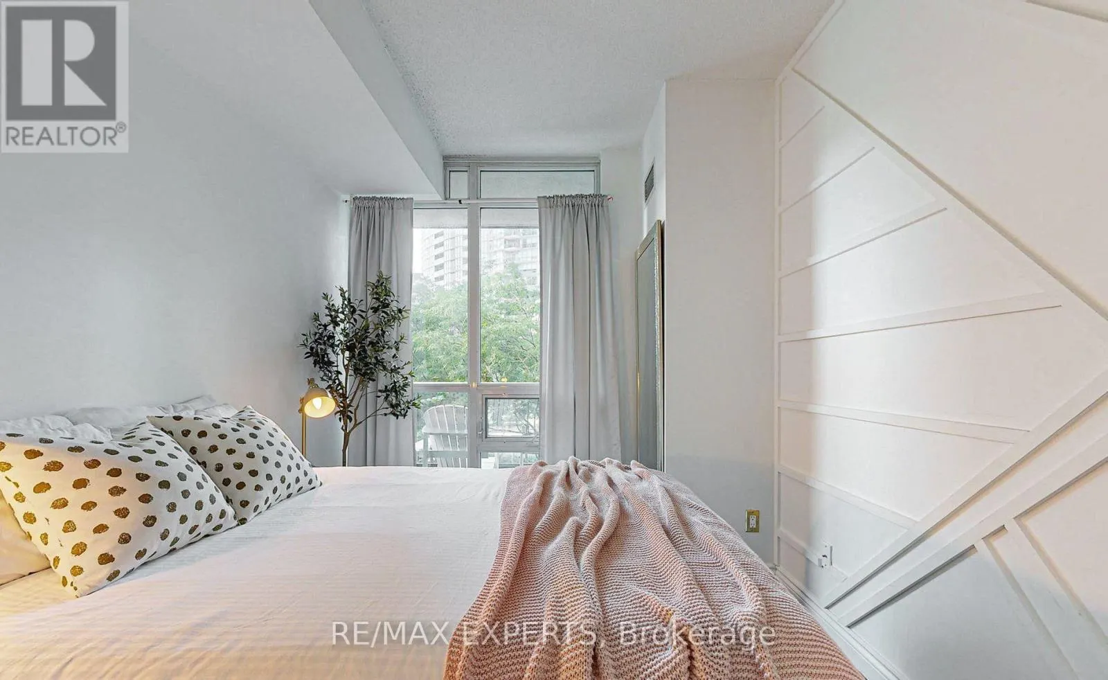 355 - 209 FORT YORK BOULEVARD