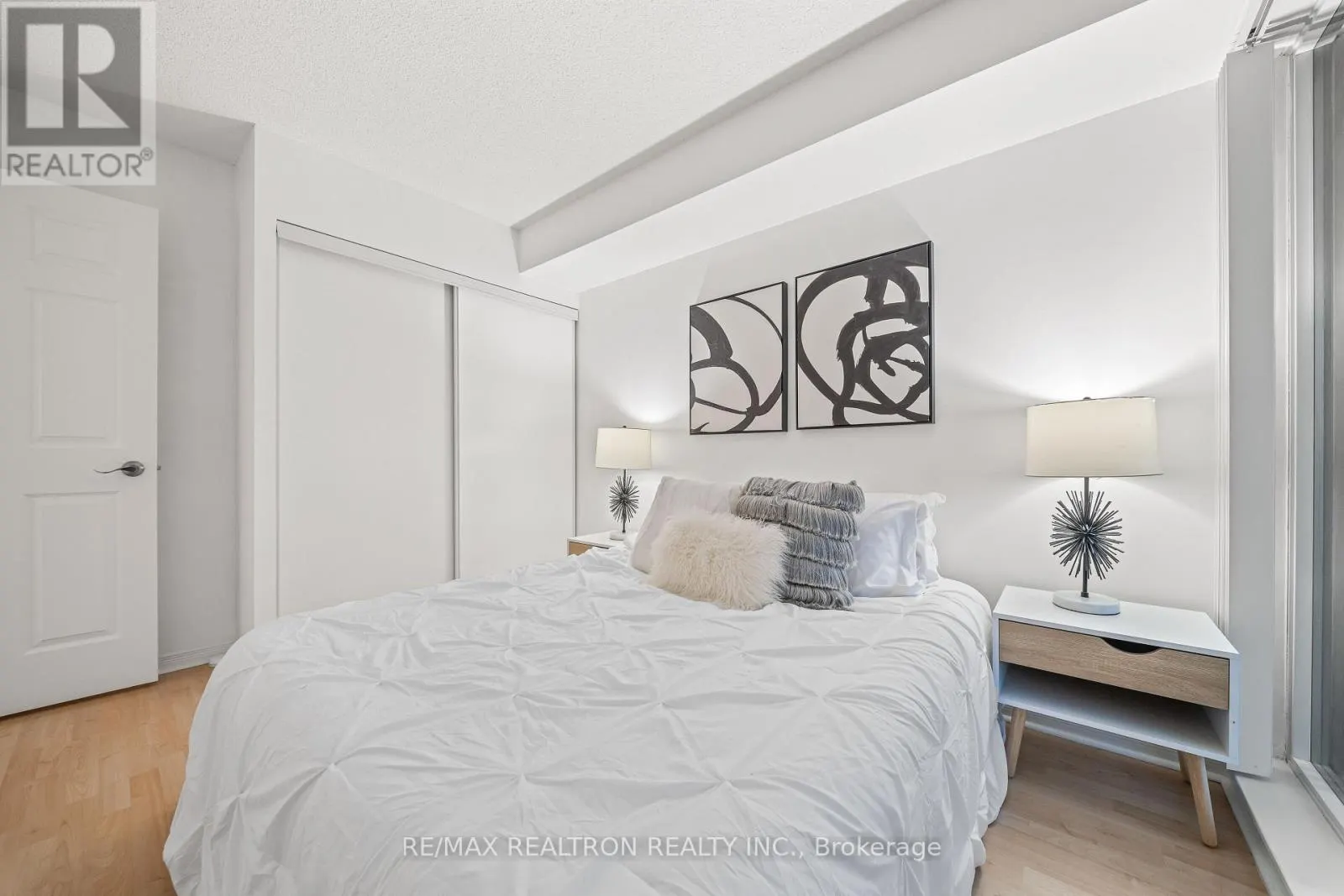 1606 - 5508 YONGE STREET