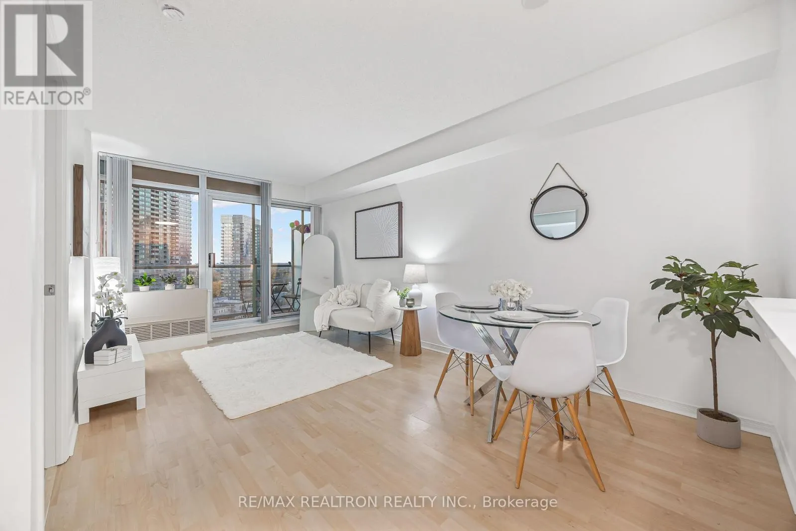 1606 - 5508 YONGE STREET