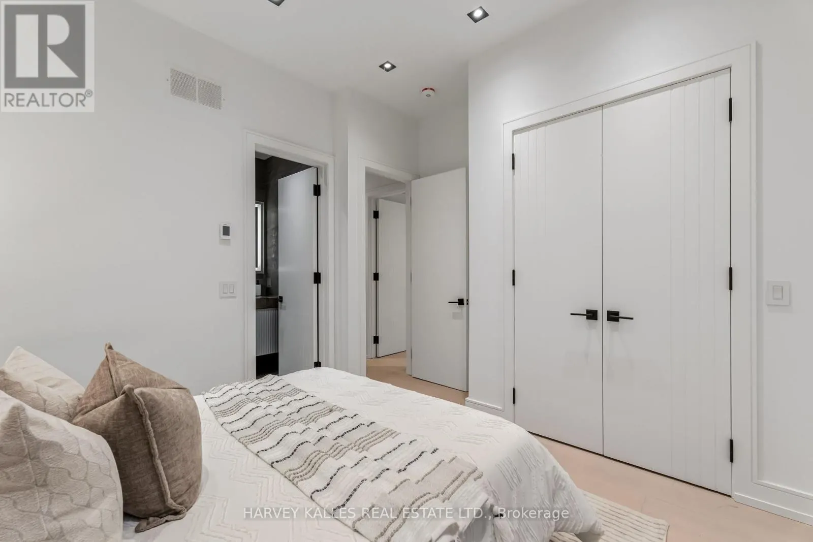 33 SAINT HILDA'S AVENUE
