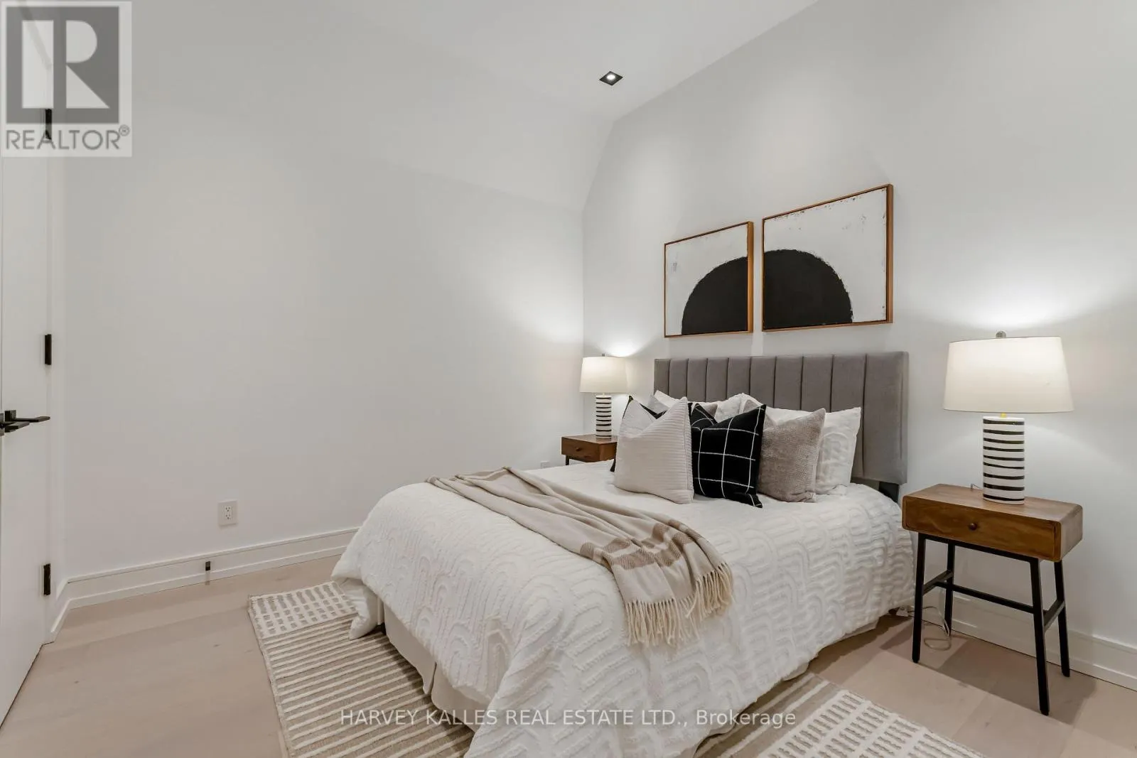 33 SAINT HILDA'S AVENUE