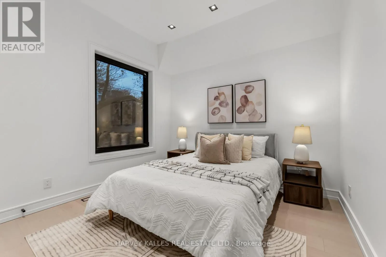 33 SAINT HILDA'S AVENUE