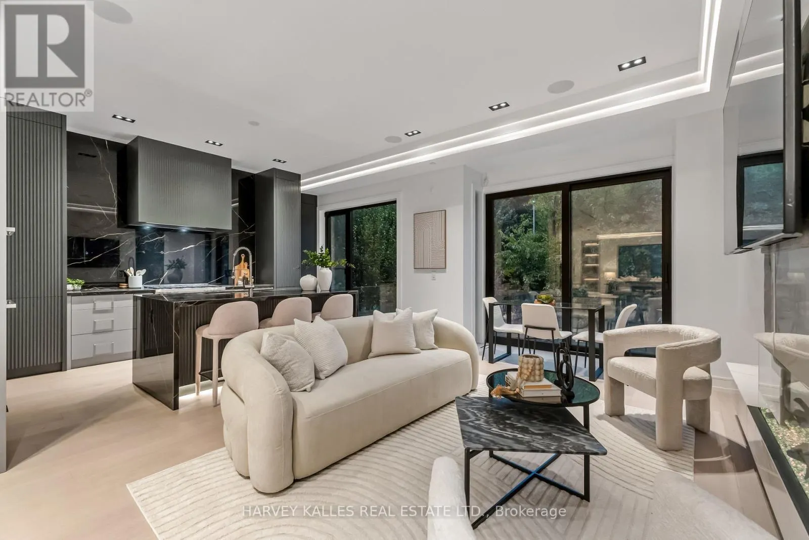 33 SAINT HILDA'S AVENUE