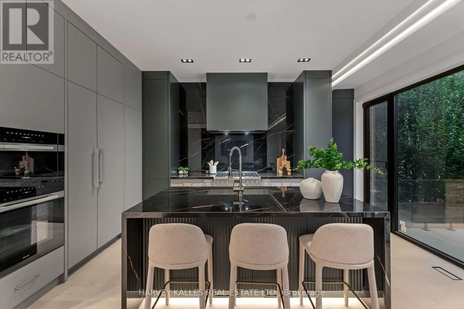 33 SAINT HILDA'S AVENUE