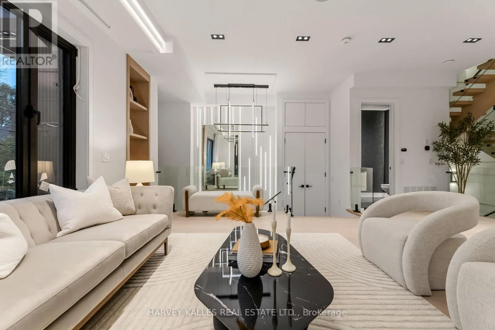 33 SAINT HILDA'S AVENUE