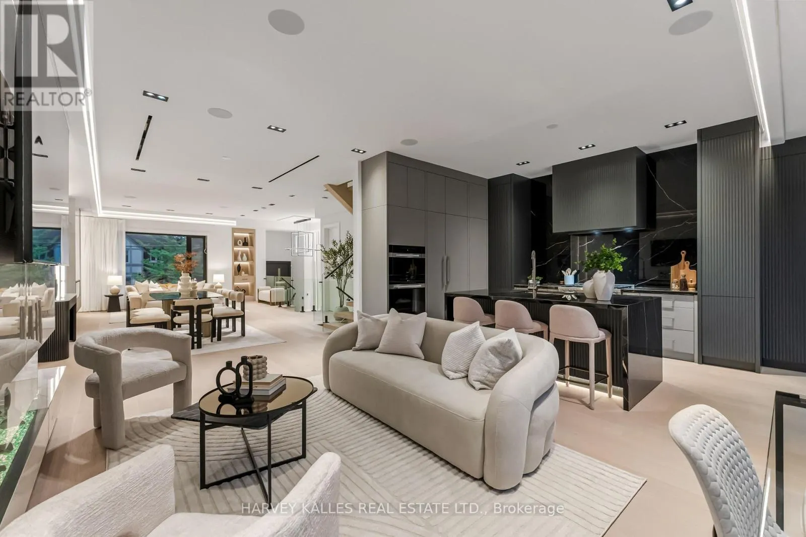 33 SAINT HILDA'S AVENUE