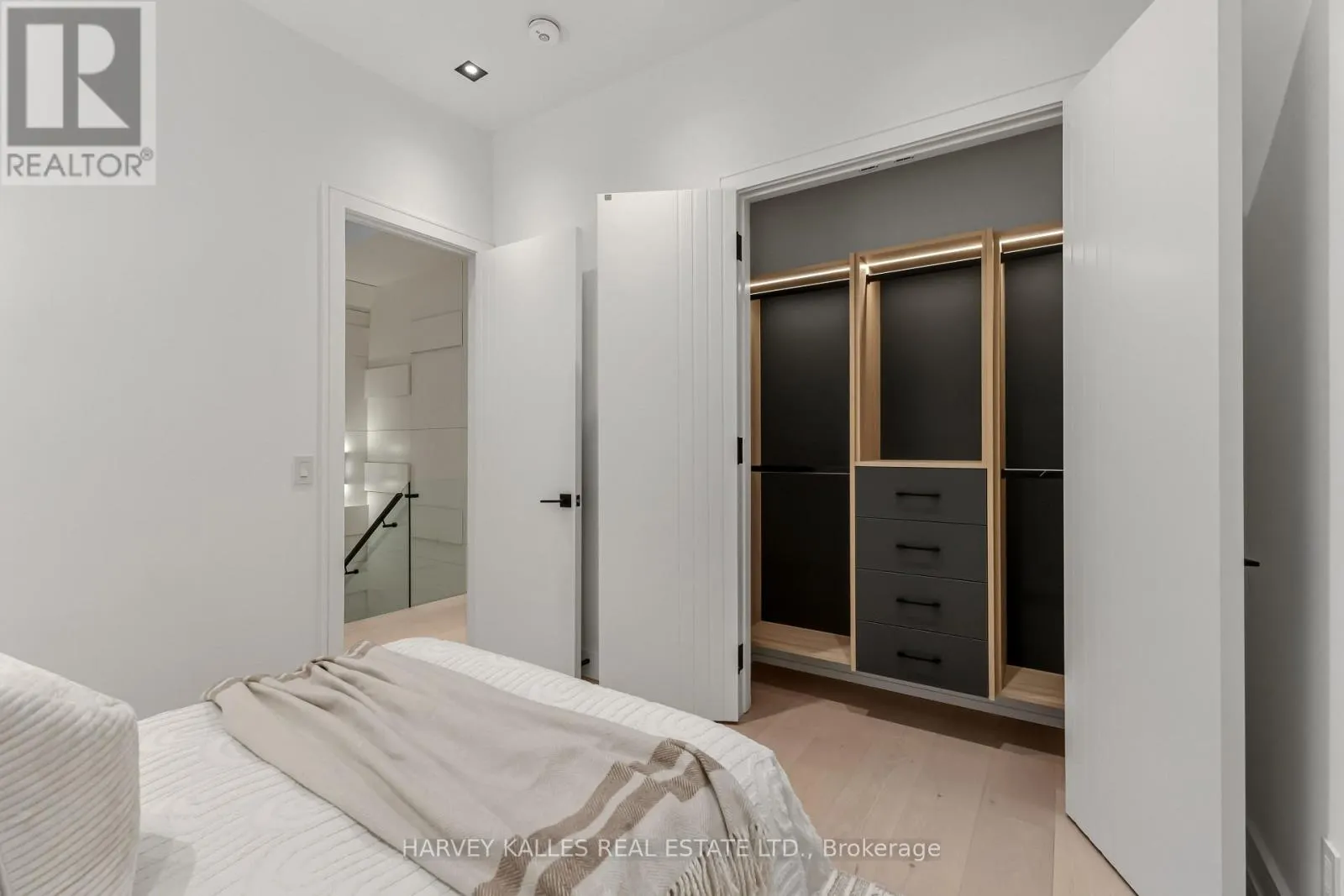 33 SAINT HILDA'S AVENUE