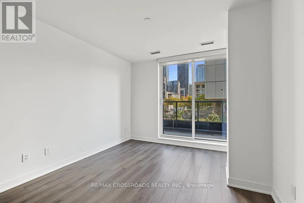 TH05 - 58 QUEENS WHARF ROAD