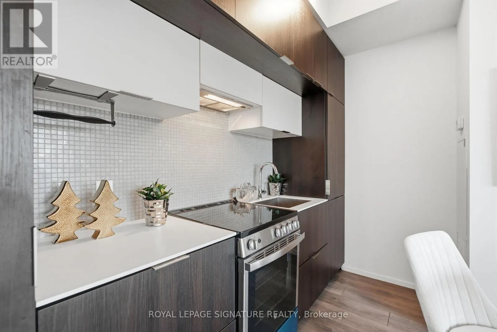 1607 - 159 DUNDAS STREET E