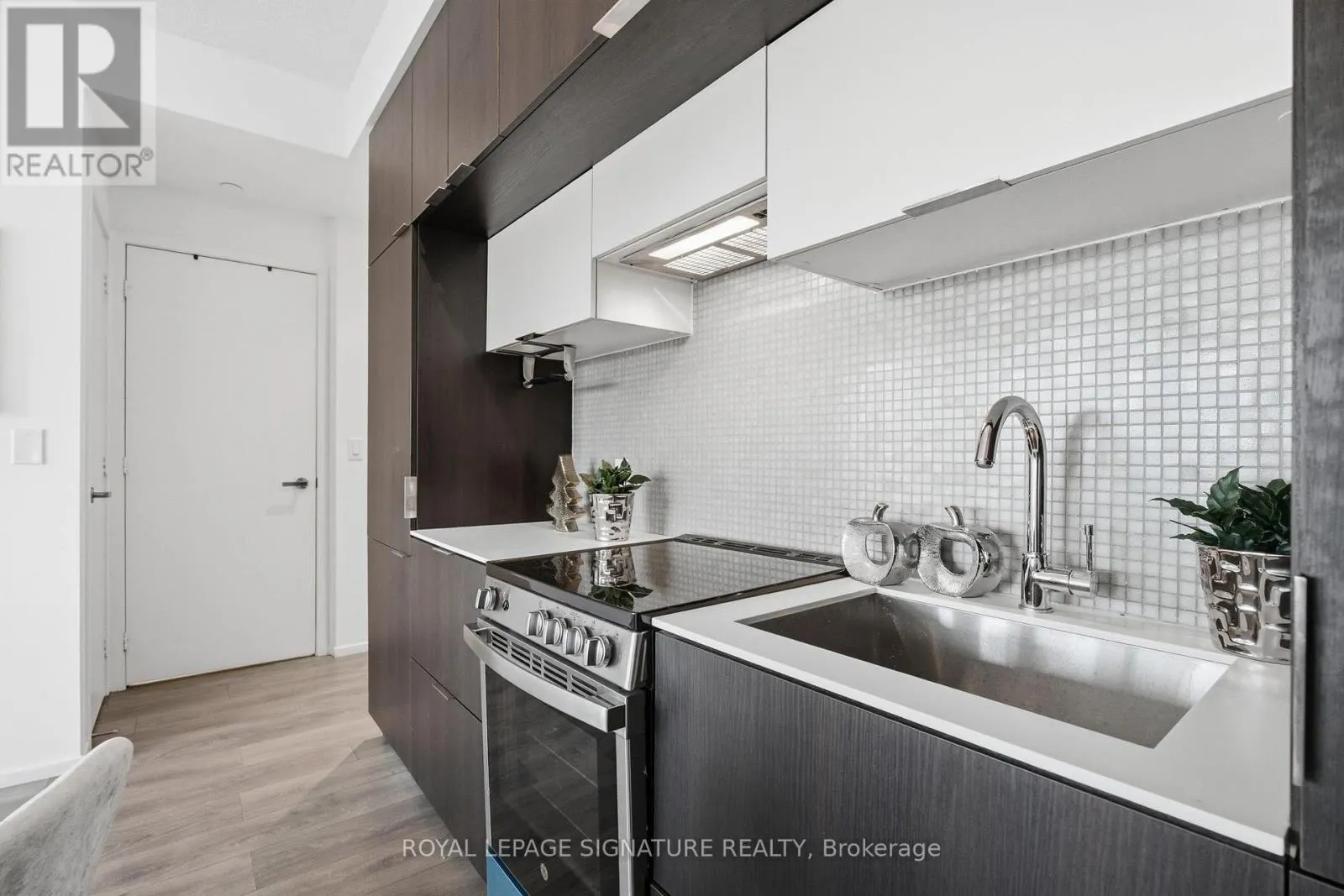 1607 - 159 DUNDAS STREET E