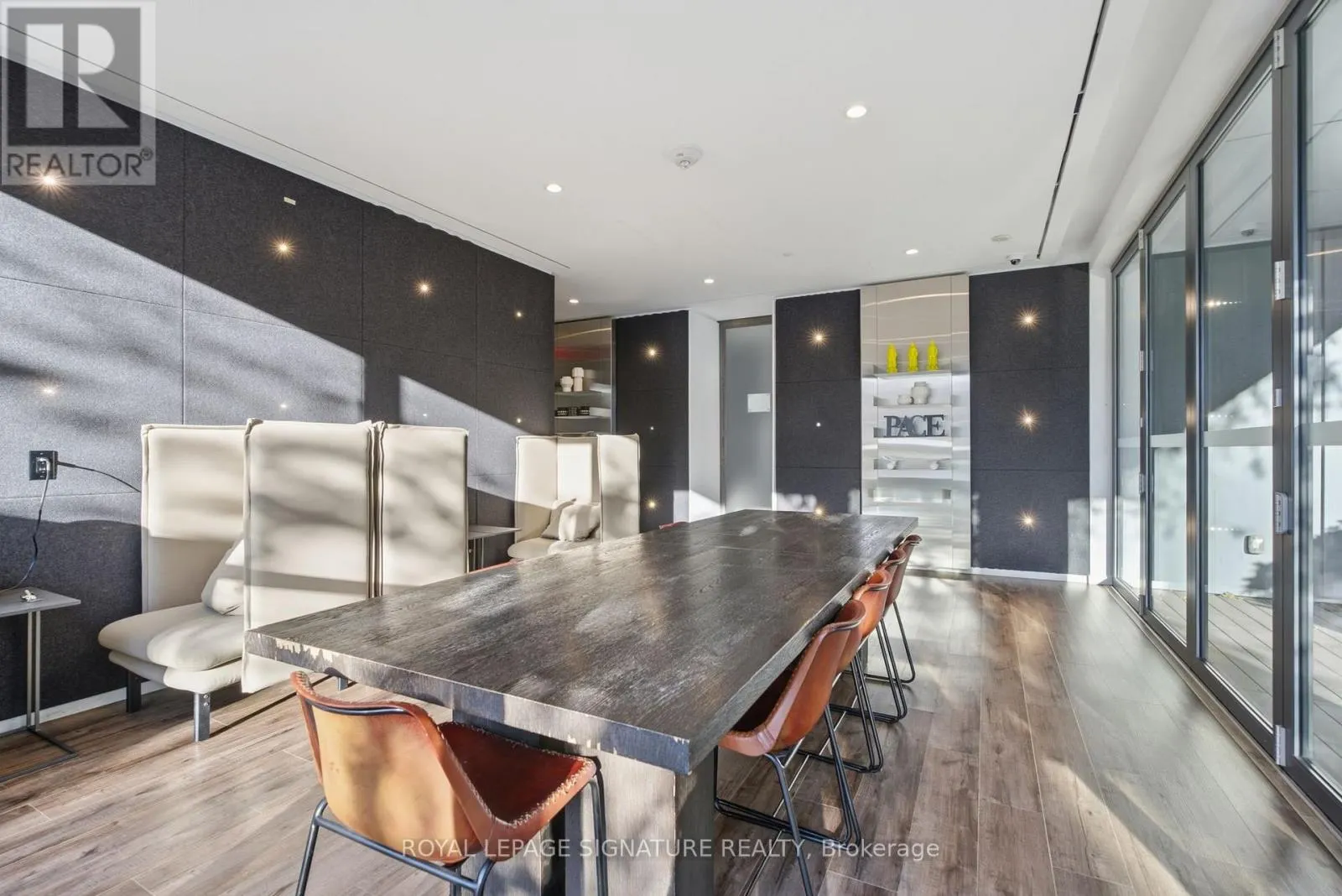 1607 - 159 DUNDAS STREET E