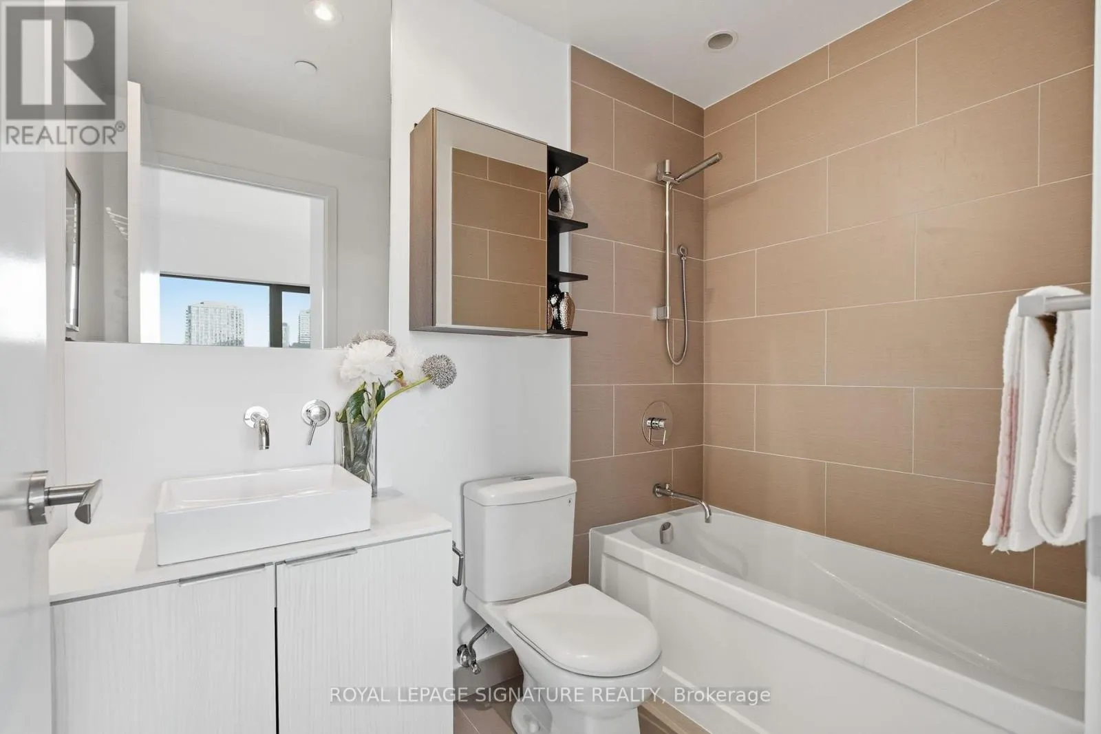 1607 - 159 DUNDAS STREET E
