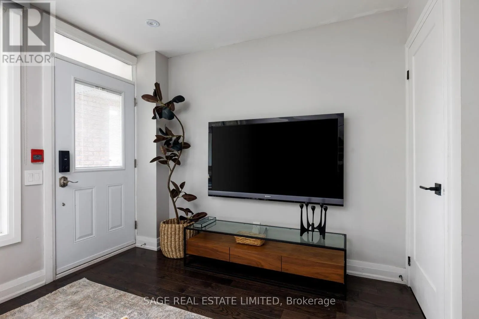 TH06 - 140 BATHURST STREET
