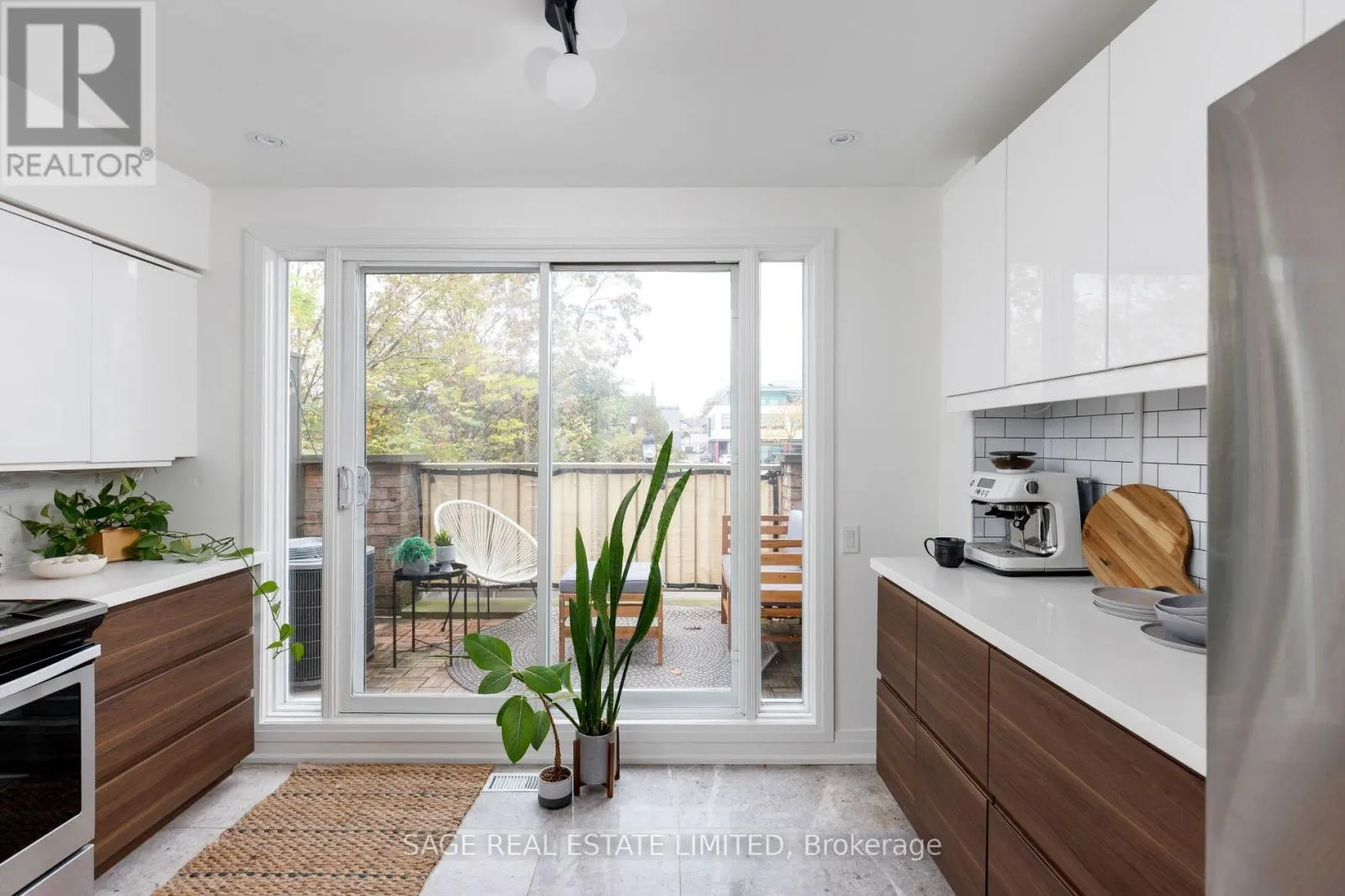 TH06 - 140 BATHURST STREET