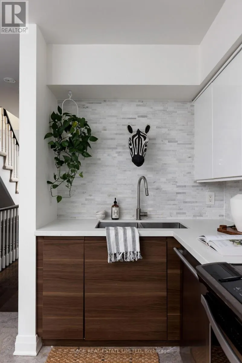 TH06 - 140 BATHURST STREET