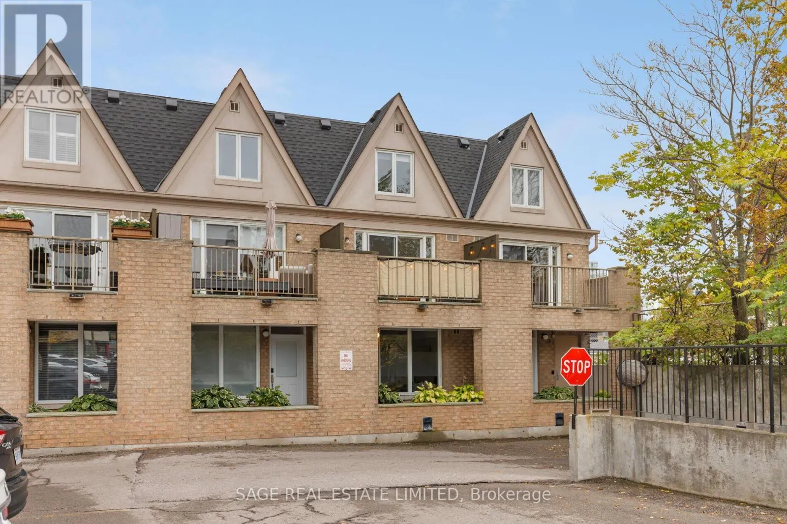 TH06 - 140 BATHURST STREET