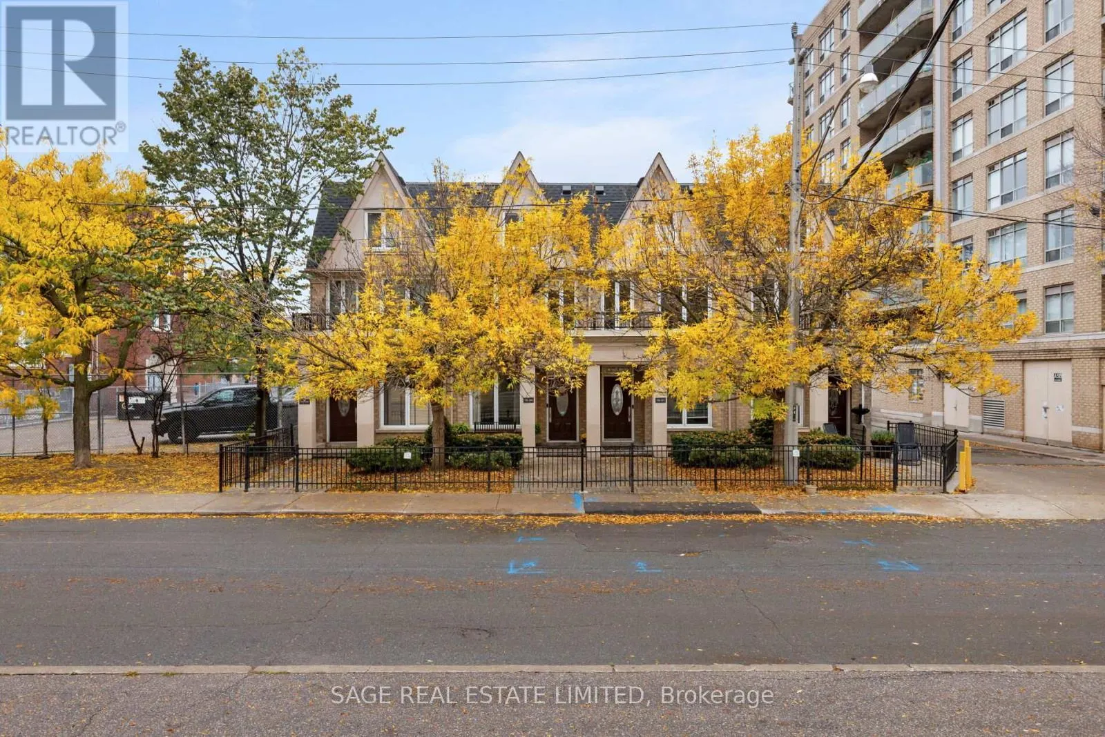 TH06 - 140 BATHURST STREET