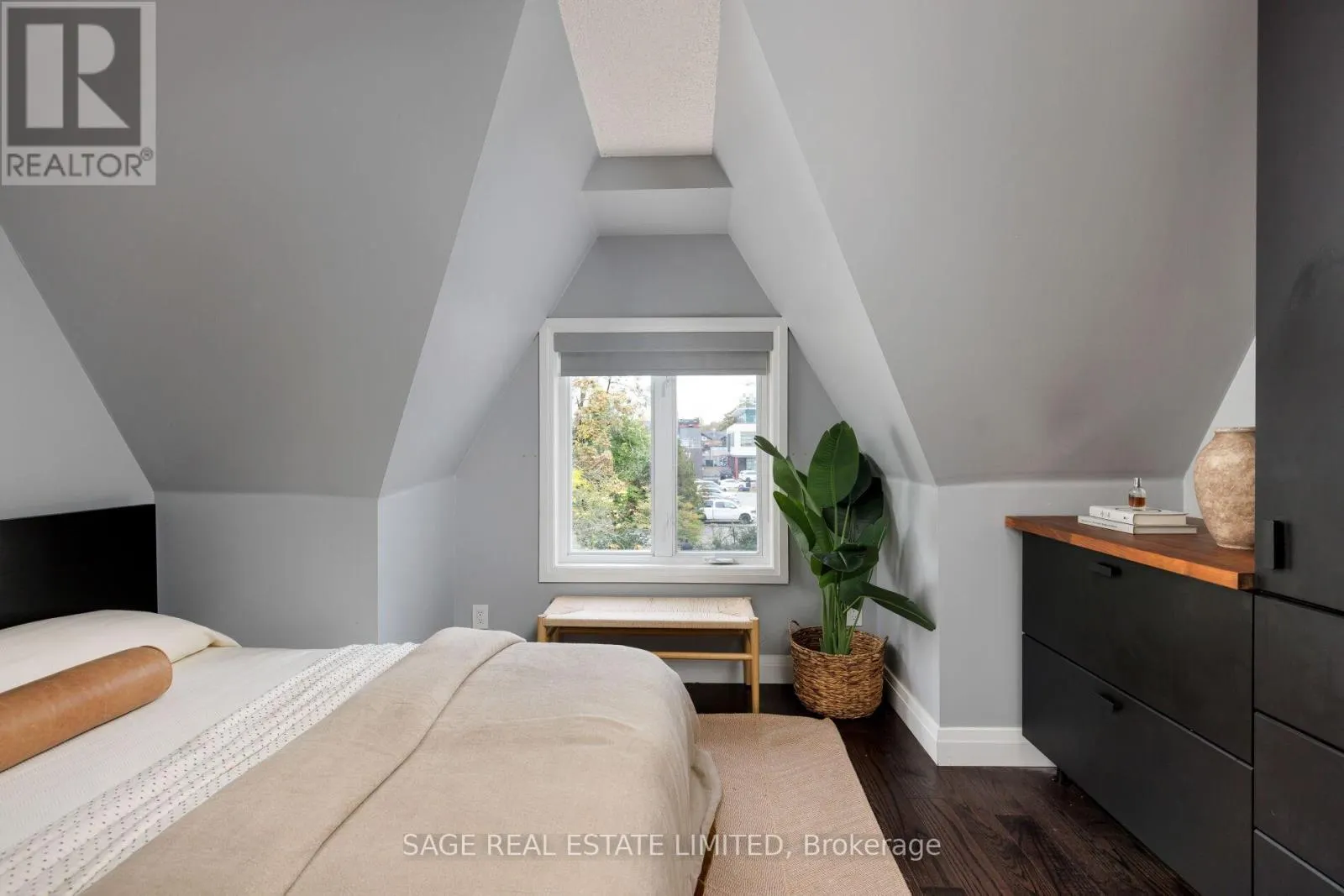 TH06 - 140 BATHURST STREET