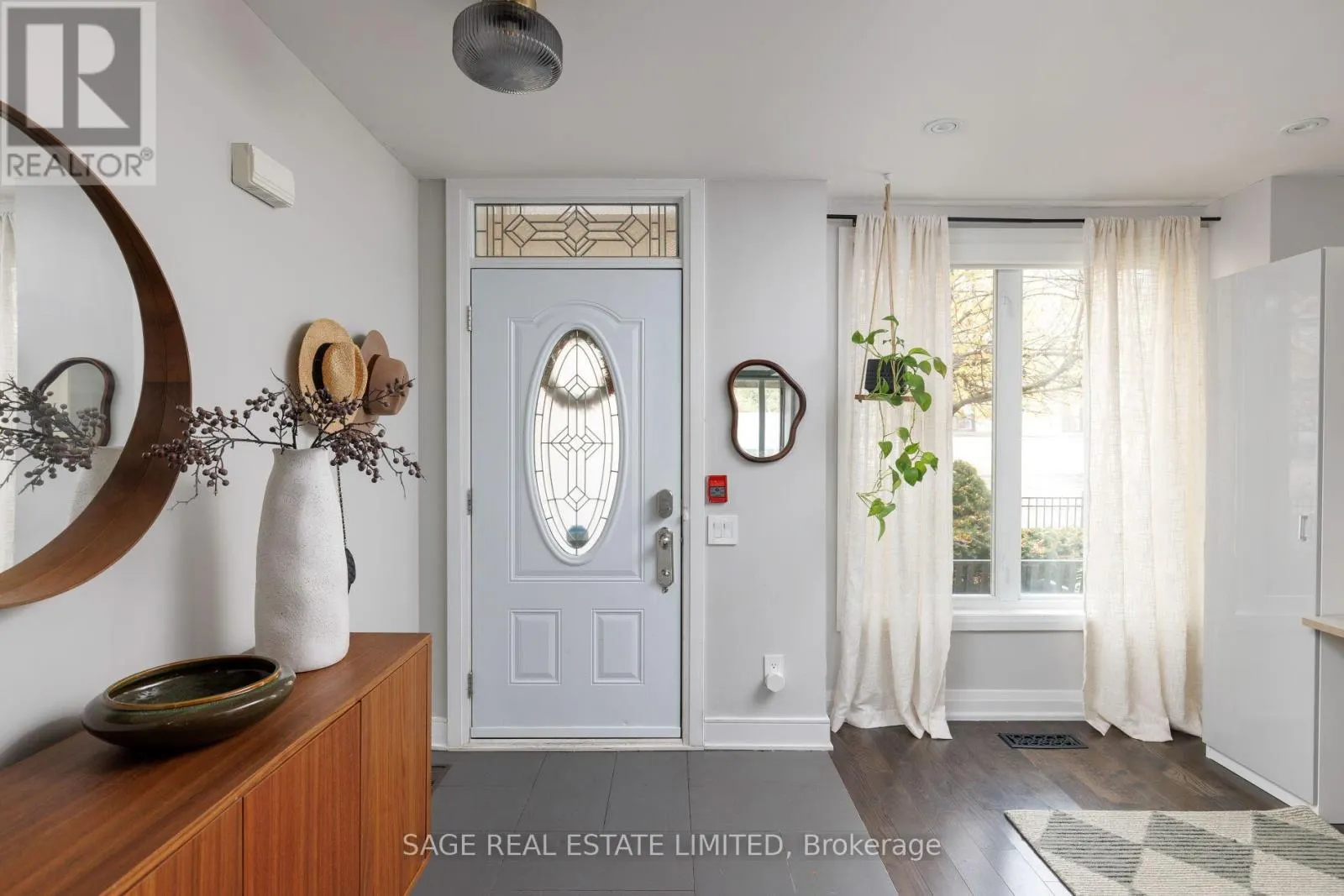 TH06 - 140 BATHURST STREET
