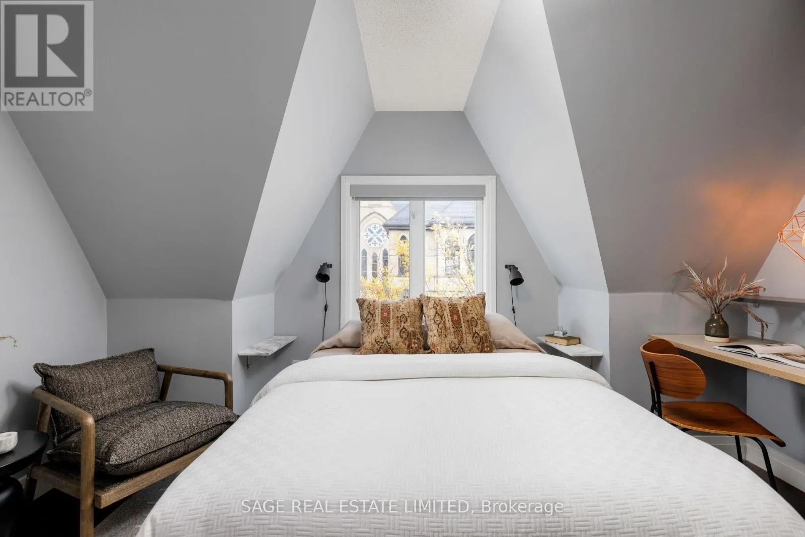 TH06 - 140 BATHURST STREET