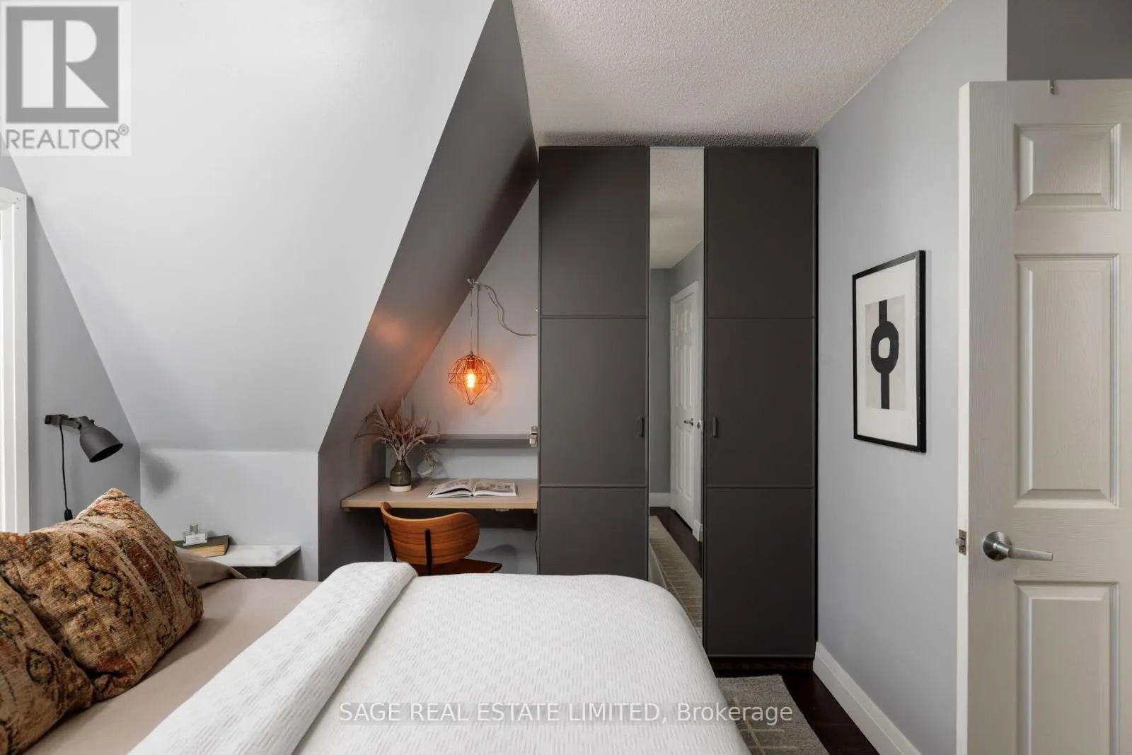 TH06 - 140 BATHURST STREET