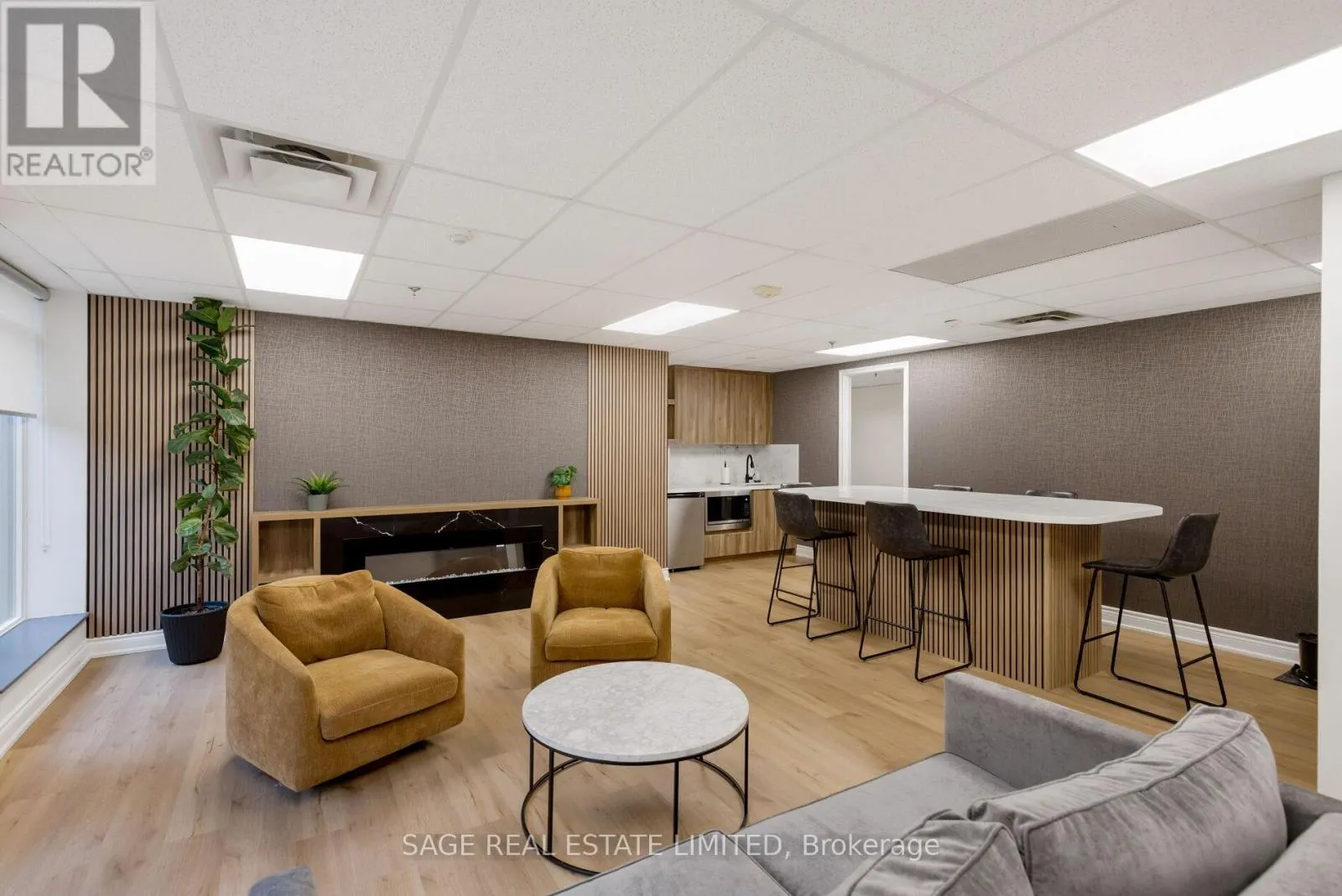 TH06 - 140 BATHURST STREET