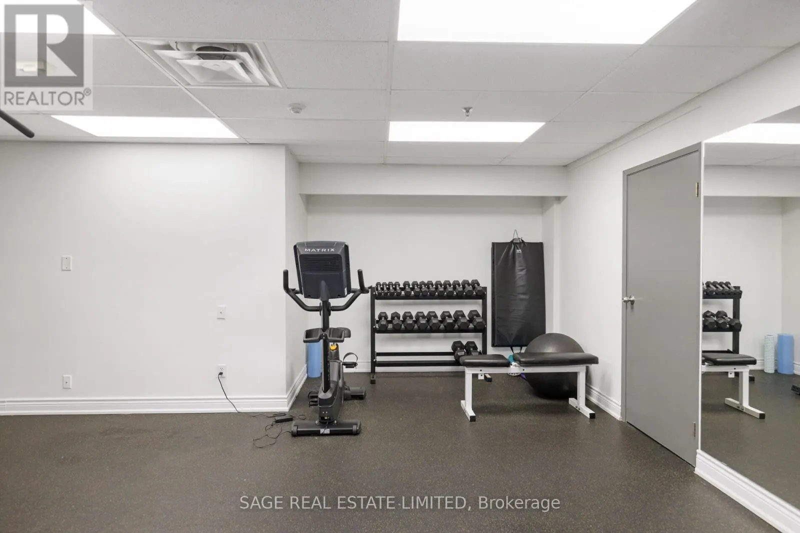 TH06 - 140 BATHURST STREET