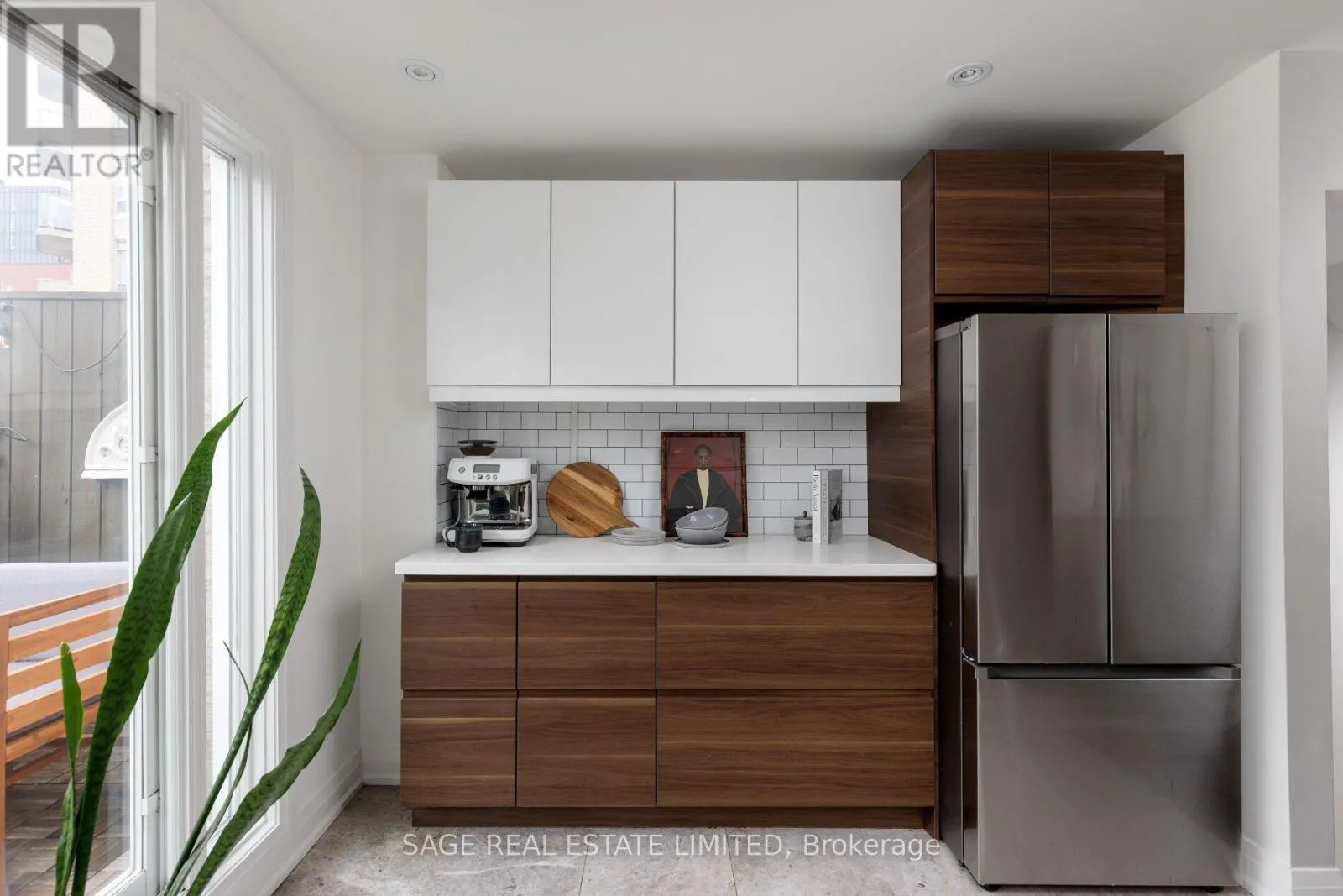 TH06 - 140 BATHURST STREET