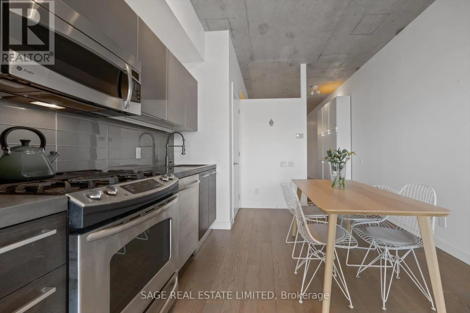 302 - 25 STAFFORD STREET