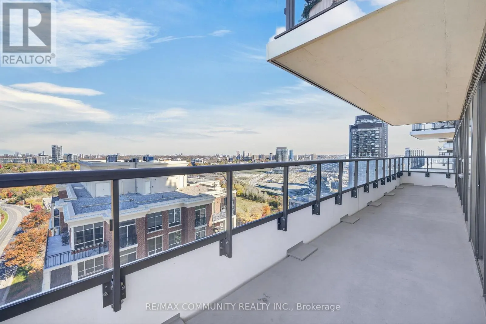 2203 - 10 INN ON THE PARK DRIVE
