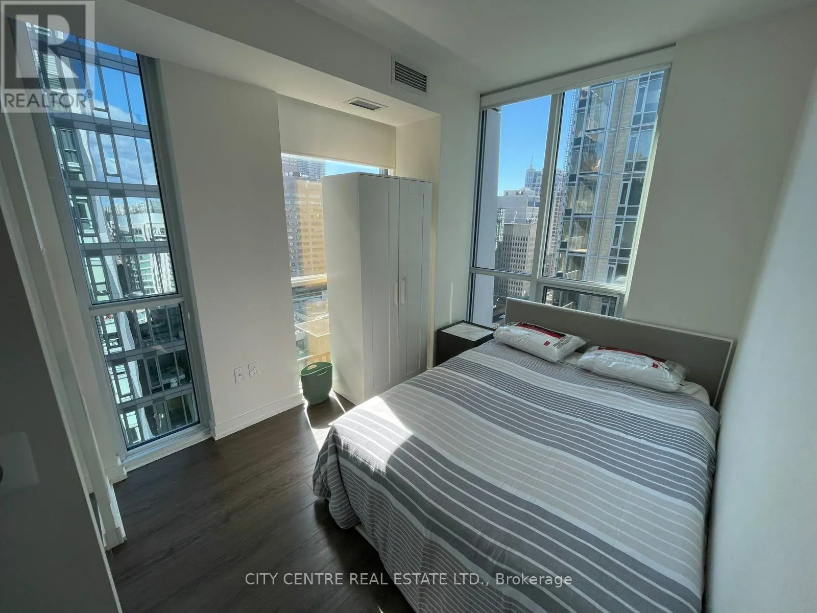 1602 - 1 YORKVILLE AVENUE