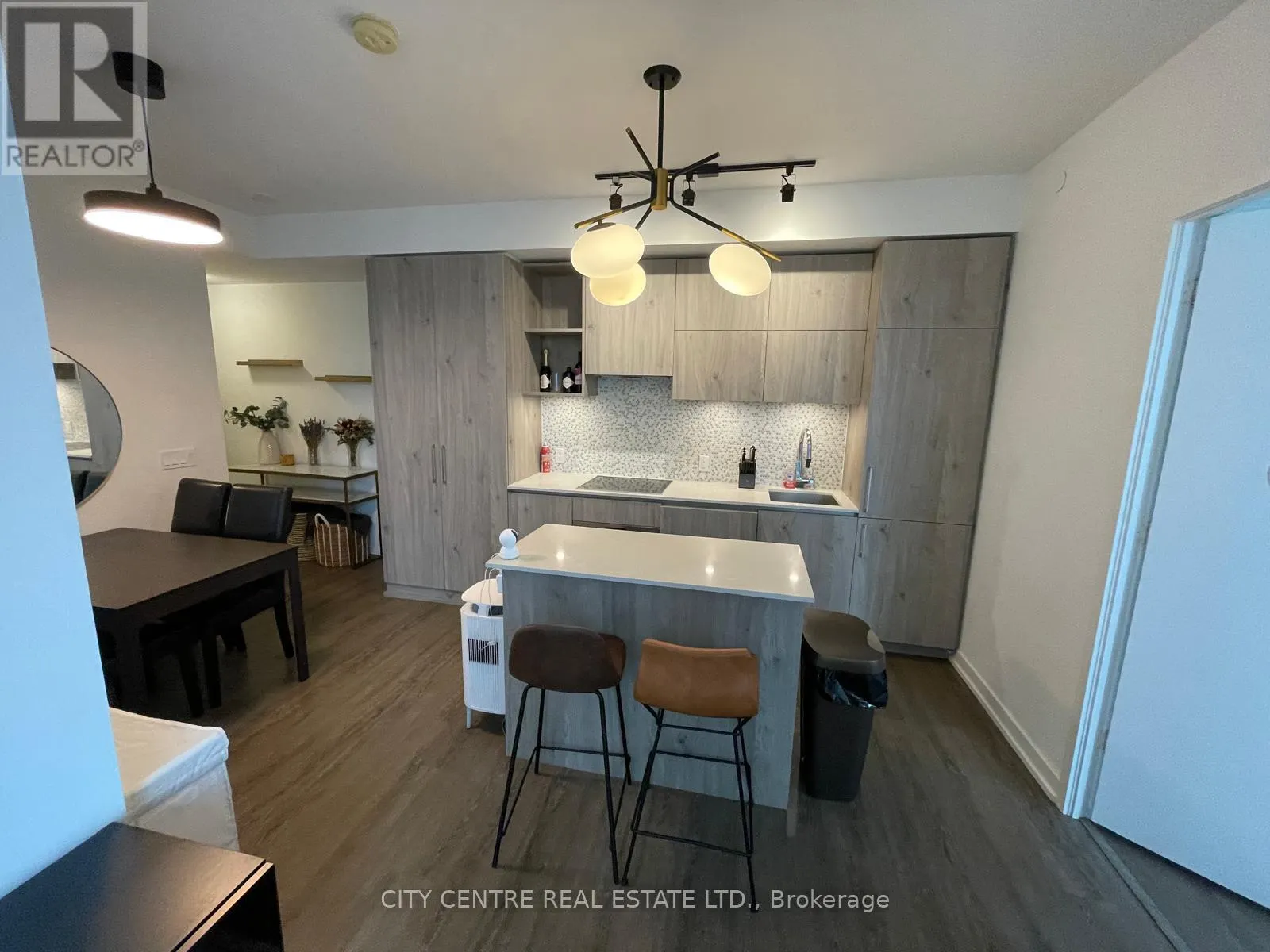 1602 - 1 YORKVILLE AVENUE