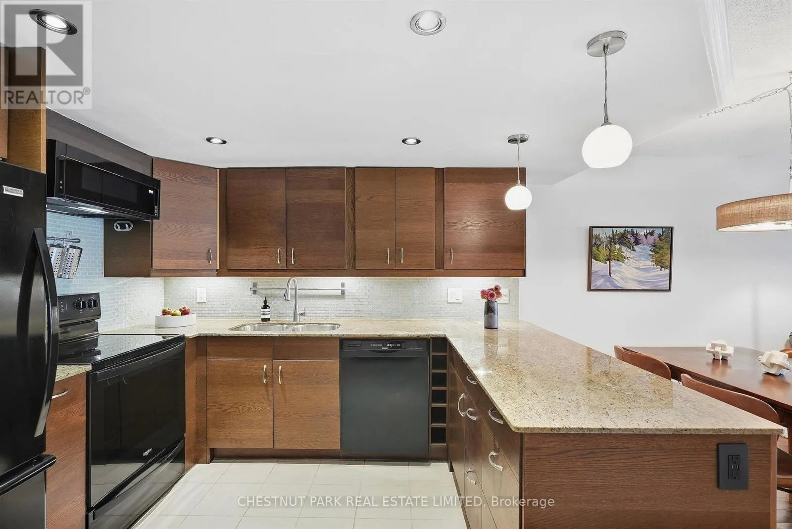 211 - 65 SCADDING AVENUE