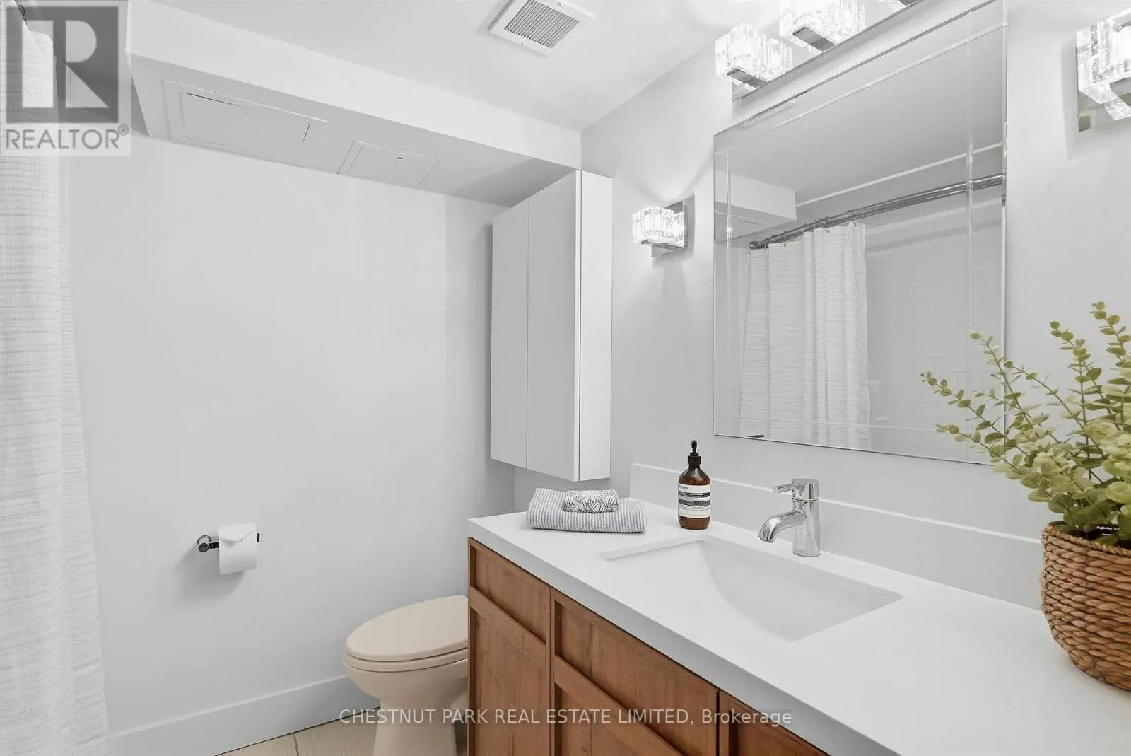 211 - 65 SCADDING AVENUE