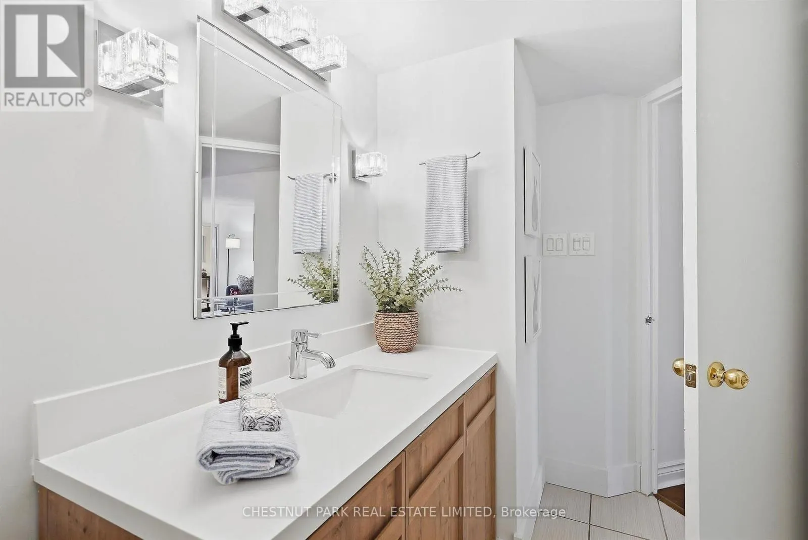 211 - 65 SCADDING AVENUE