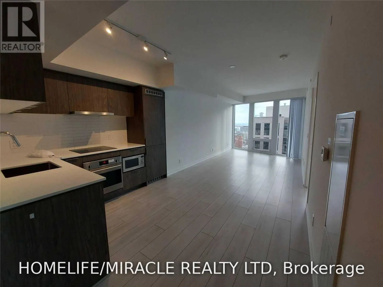 PH205 - 60 SHUTER STREET
