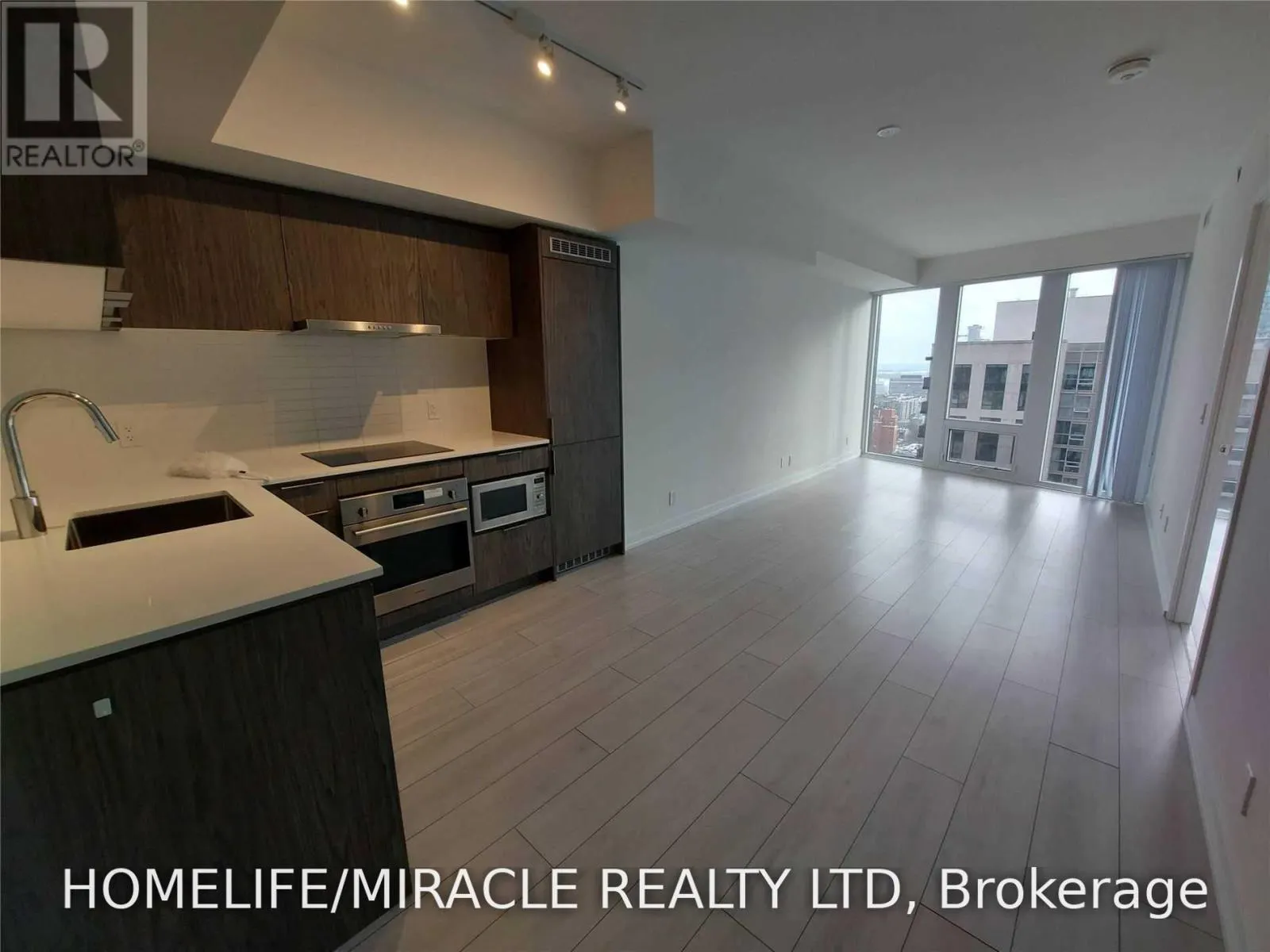 PH205 - 60 SHUTER STREET