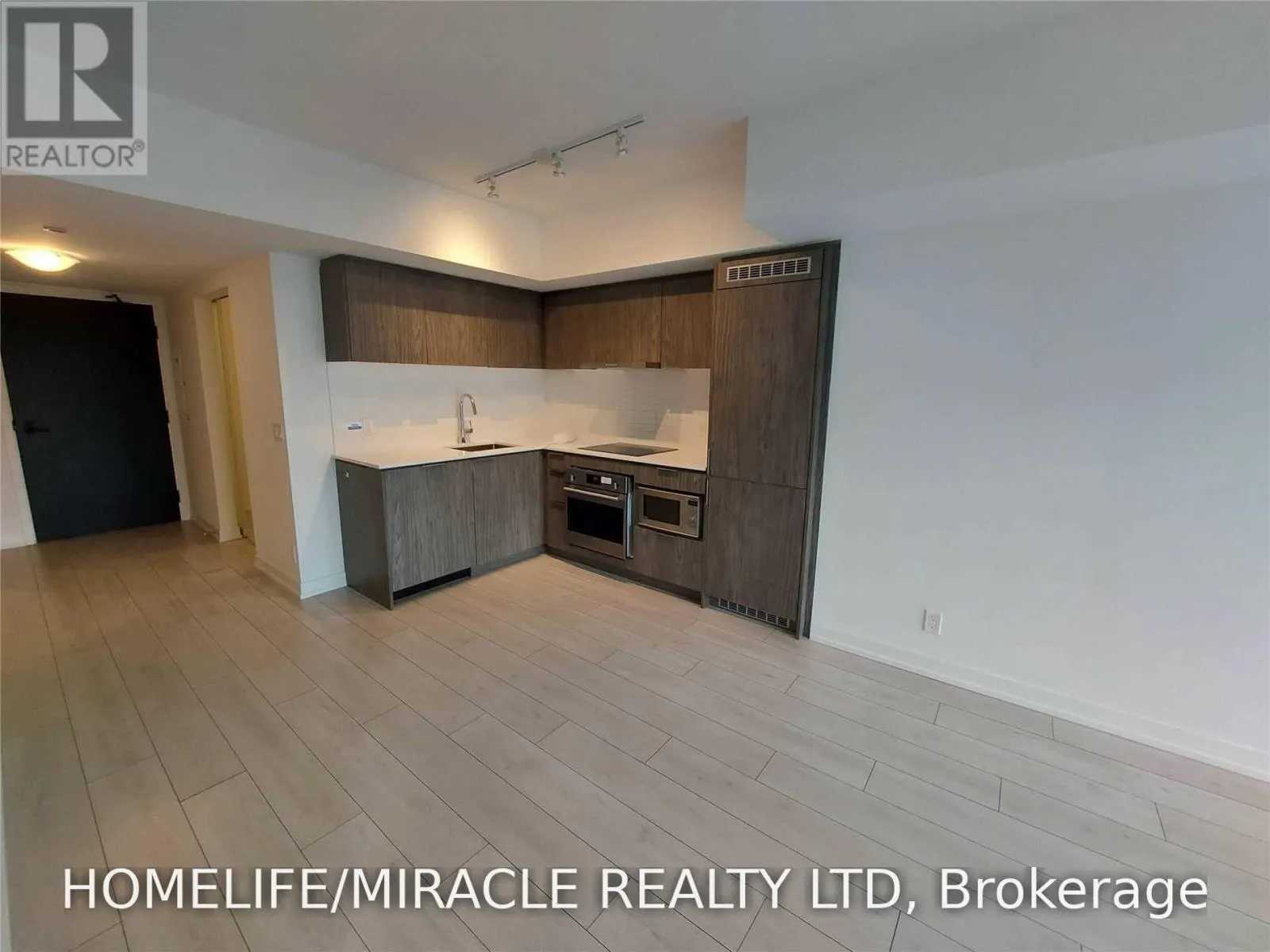 PH205 - 60 SHUTER STREET