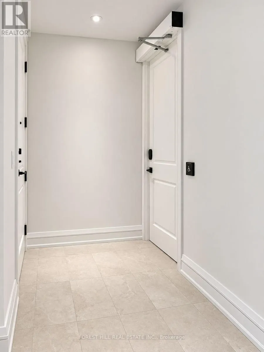 3B - 2010 BATHURST STREET