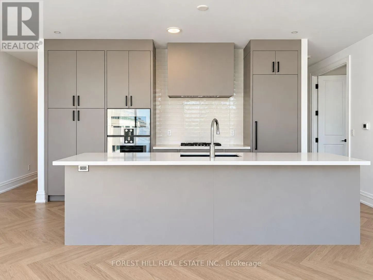 3B - 2010 BATHURST STREET