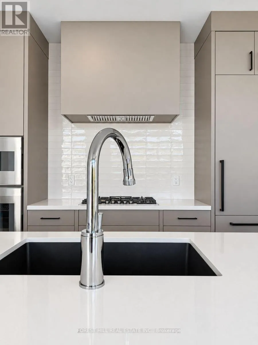 3B - 2010 BATHURST STREET