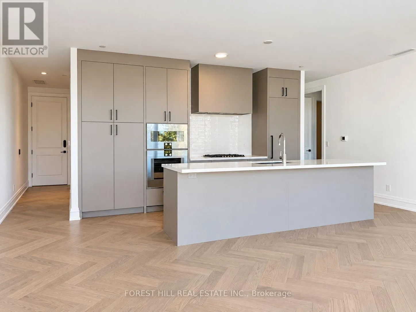 3B - 2010 BATHURST STREET