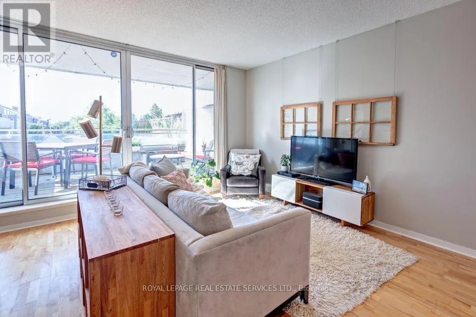 210 - 301 MARKHAM STREET