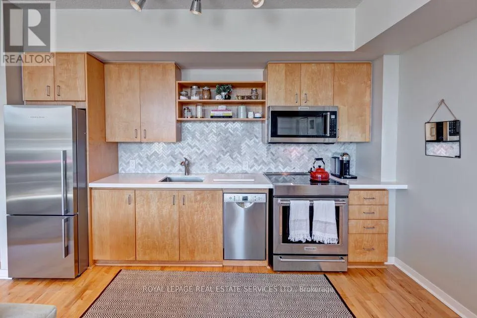 210 - 301 MARKHAM STREET