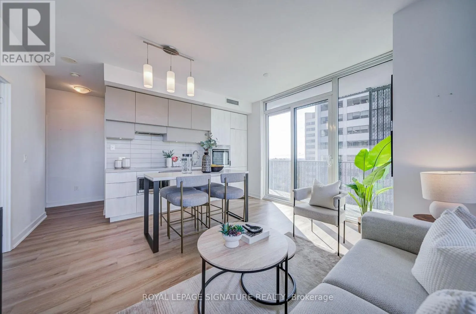1705 - 8 EGLINTON AVENUE E