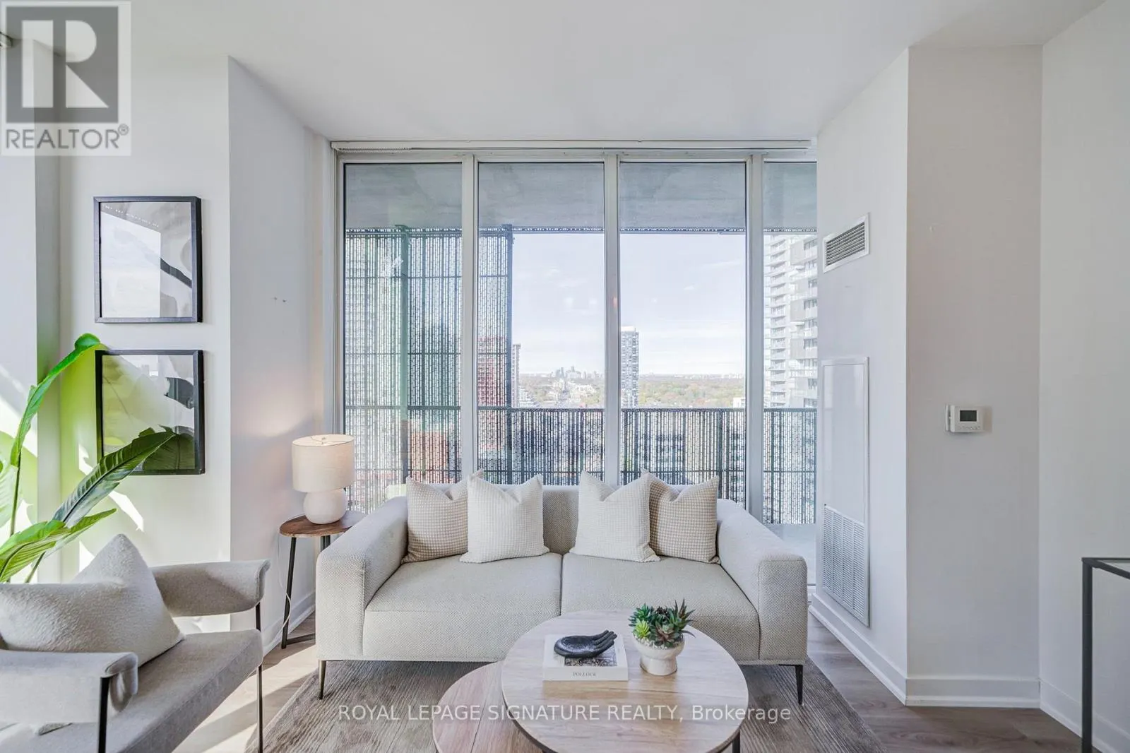 1705 - 8 EGLINTON AVENUE E